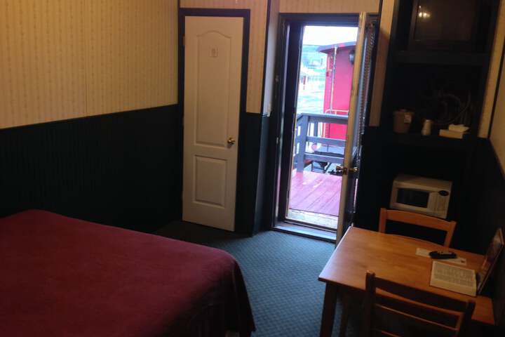 Room 30 of 74