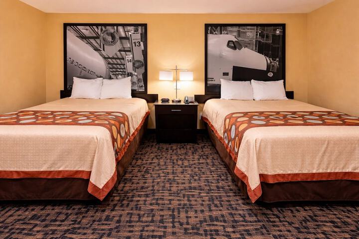 Super 8 by Wyndham Pasadena