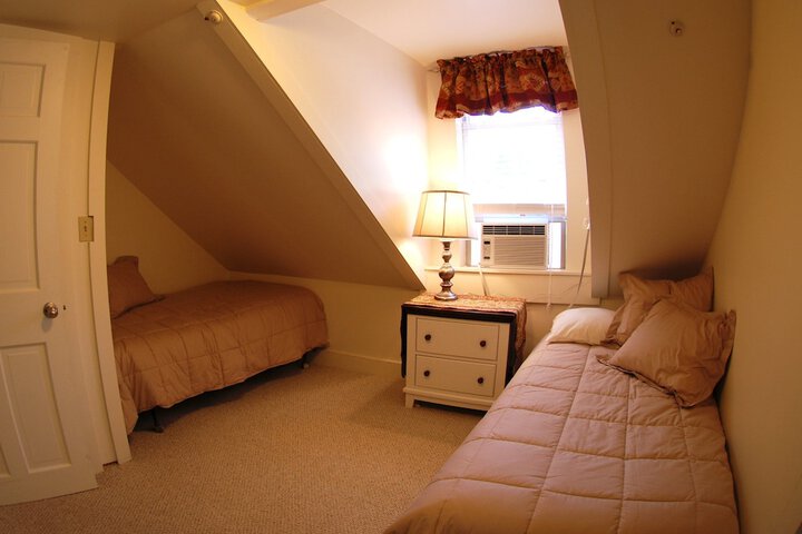 Room 18 of 38