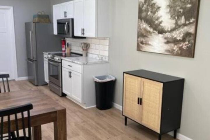 Birdie Mae - 2 bedroom House in DT Hamilton