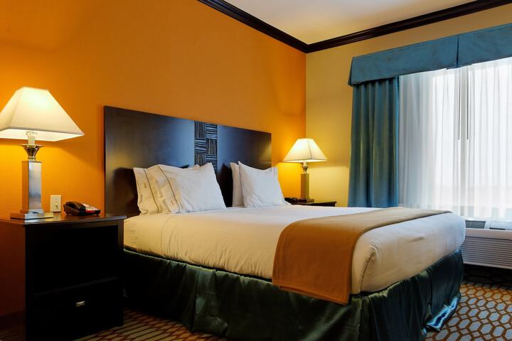 Room 9 of 38