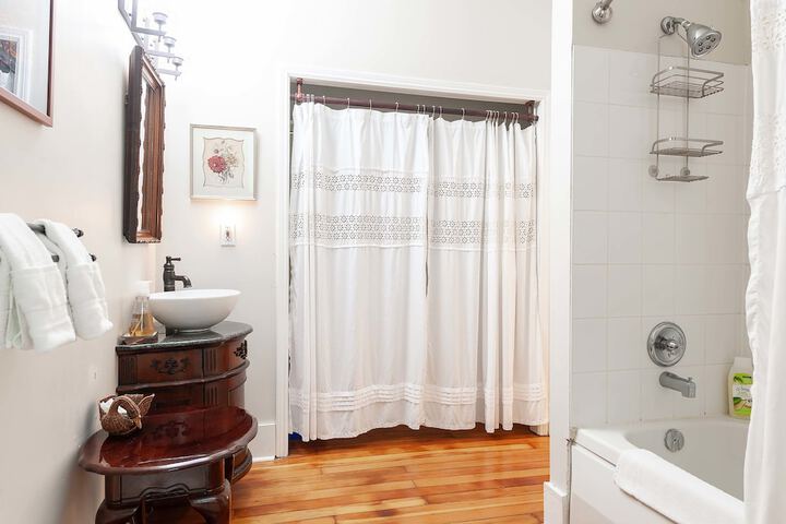 Room 42 of 115