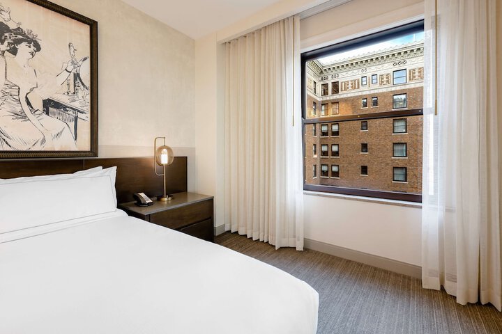 Hotel Fort Des Moines Curio Collection by Hilton