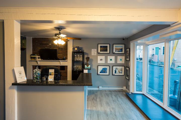 Bearskin Neck Motor Lodge