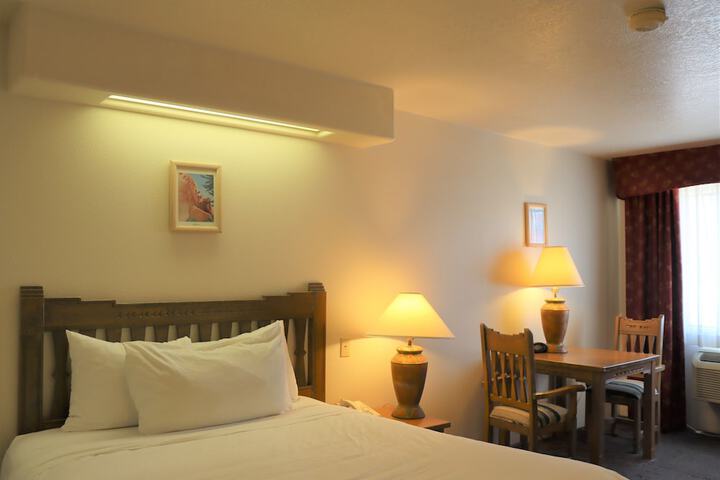 Sagebrush Inn & Suites