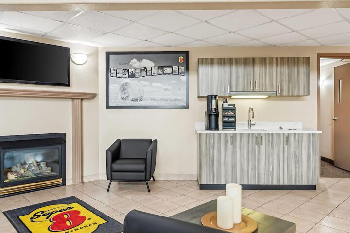Super 8 by Wyndham Meadow Lake