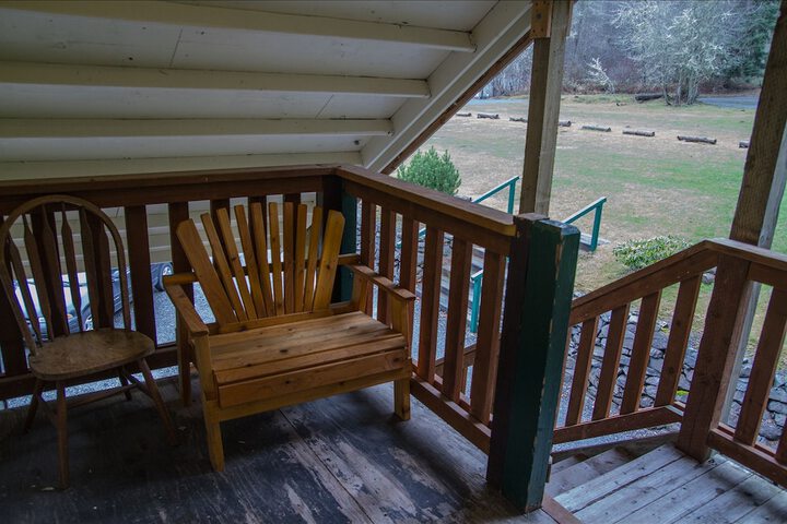 Whittakers Motel & Historic Bunkhouse
