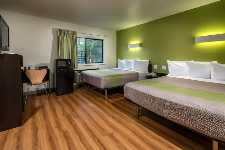 Room 6 of 17