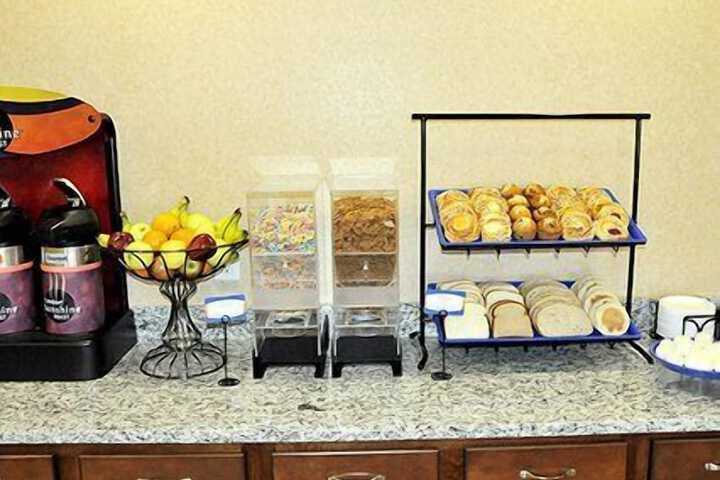 Comfort Inn Hebron-Lowell Area