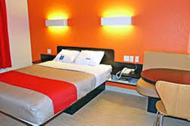 Room 17 of 36
