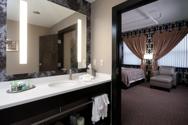 The Giacomo Niagara Falls NY an Ascend Collection Hotel