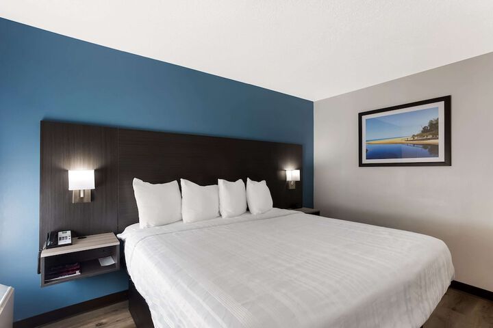 Room 21 of 40