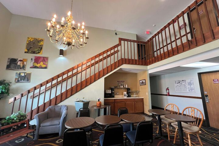Deluxe Inn