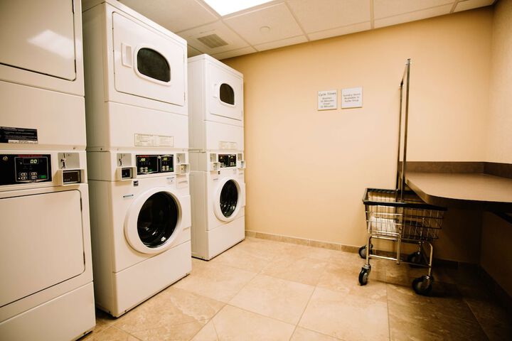 Hampton Inn & Suites Minot Airport