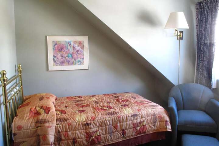 Room 15 of 48