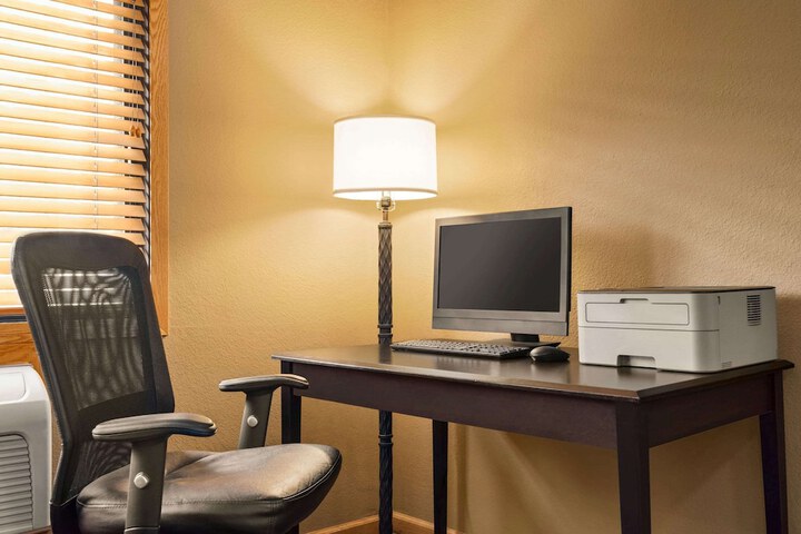 Business Center 62 of 63