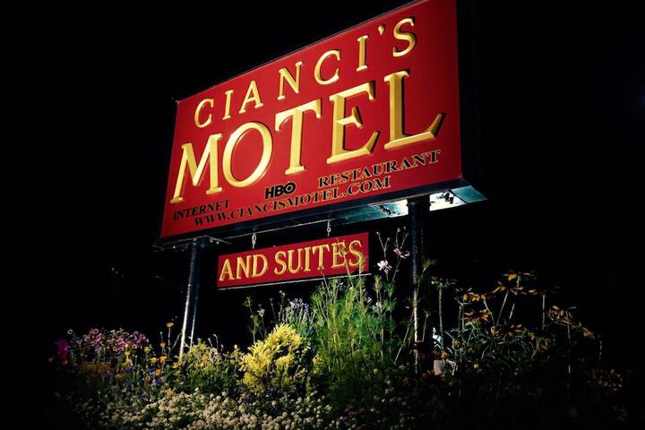 Ciancis Motel and Suites