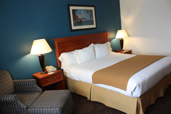 Holiday Inn Express Mackinaw City by IHG