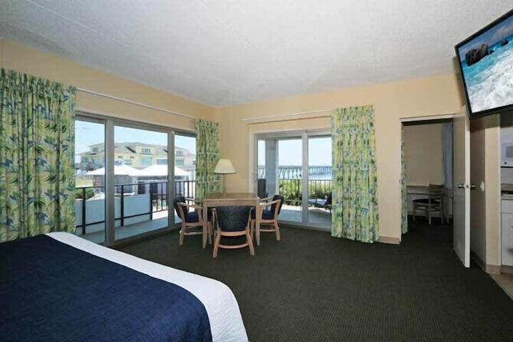 Room 12 of 20