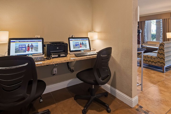 Business Center 22 of 22