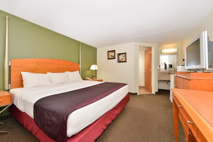Room 12 of 19