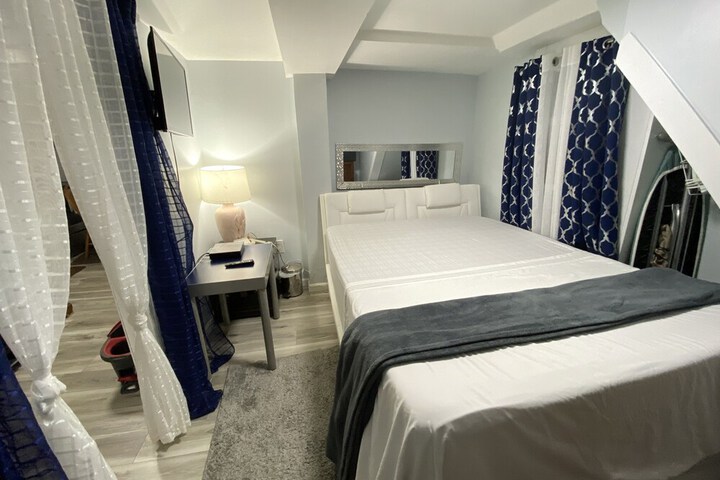 Nice 2 bedroom Apt With Patio