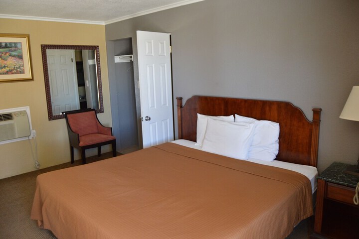Room 11 of 27