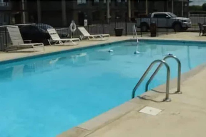 Pool 4 of 16