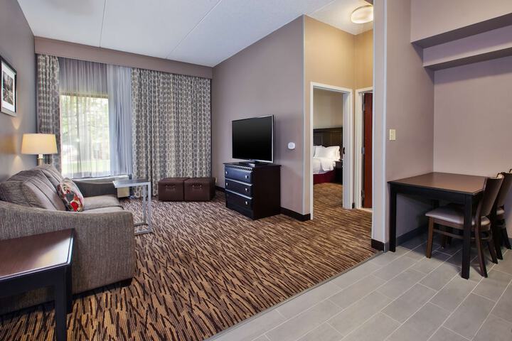 Hampton Inn & Suites Cleveland-Airport / Middleburg Heights
