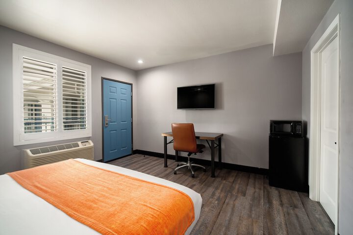 Room 27 of 51