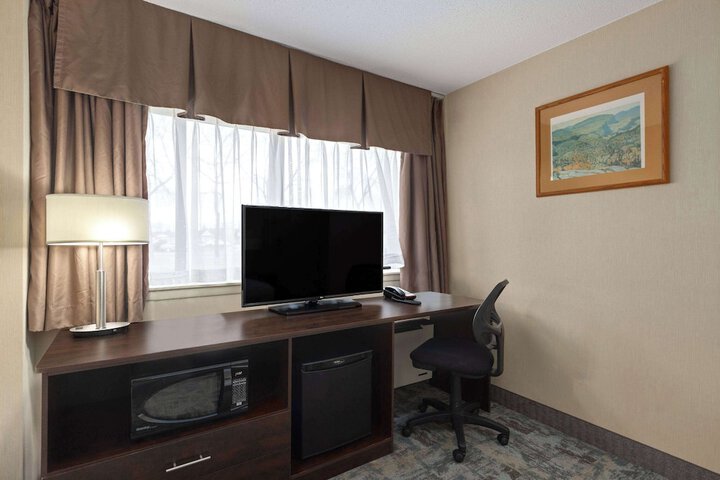 Room 11 of 34