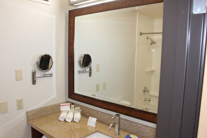 Room 53 of 150