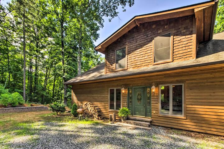 Tryon House w / Hot Tub - Near Equestrian Centers!