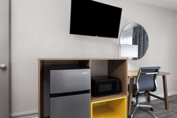 Room 30 of 53