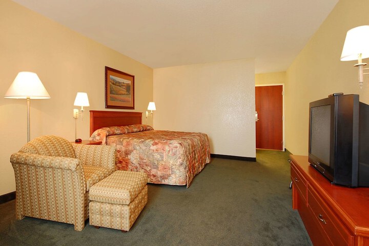 Room 6 of 14