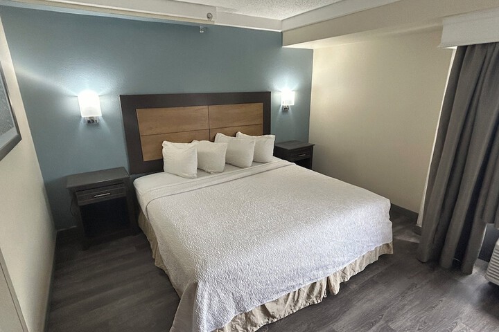 Room 15 of 38