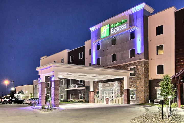 Holiday Inn Express Fargo SW - I-94 Medical Center by IHG