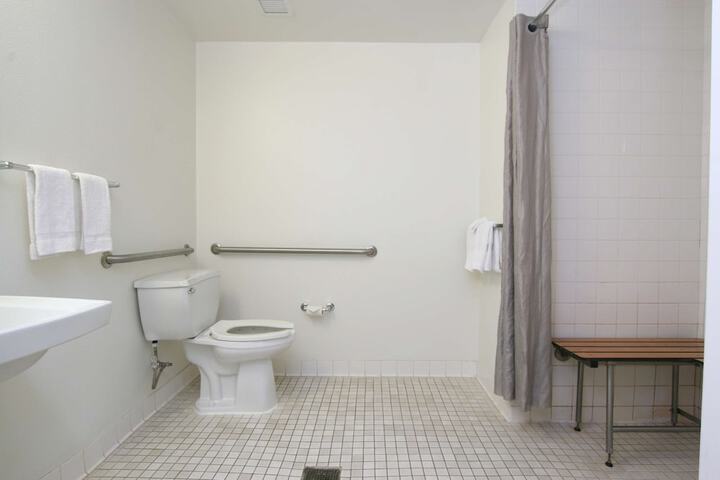 Room 17 of 28