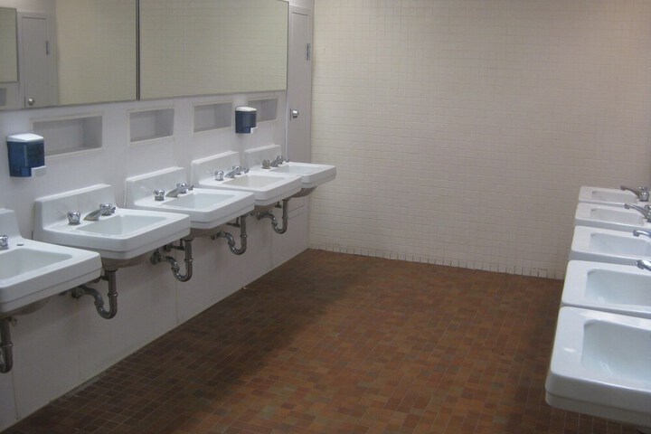 Room 10 of 25