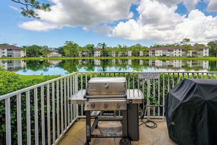 3 Mi to Beaches: Naples Condo w / Pool Access!