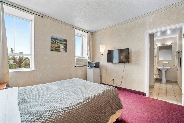 Room 18 of 68