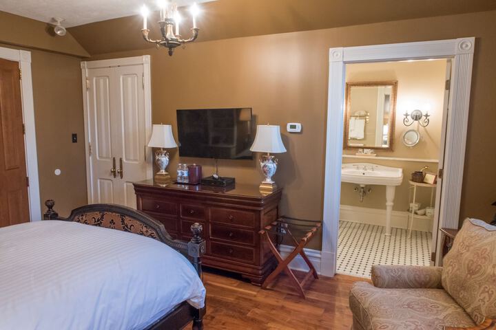 Room 44 of 76