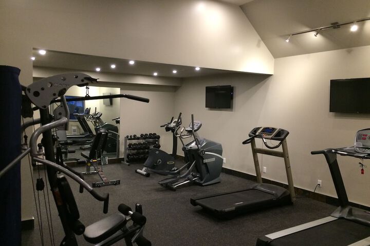 Best Western Plus Emerald Isle Hotel