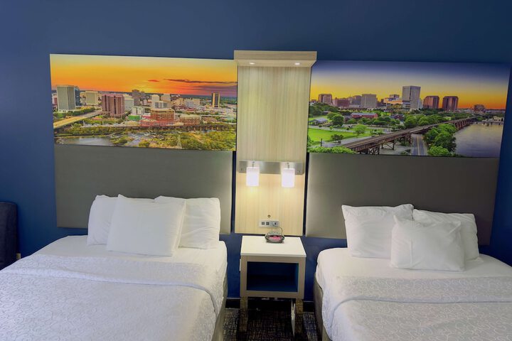 Room 9 of 33