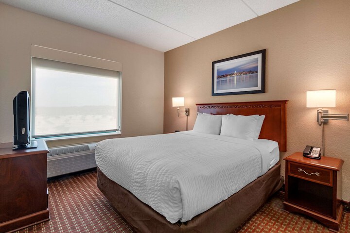 Room 34 of 65