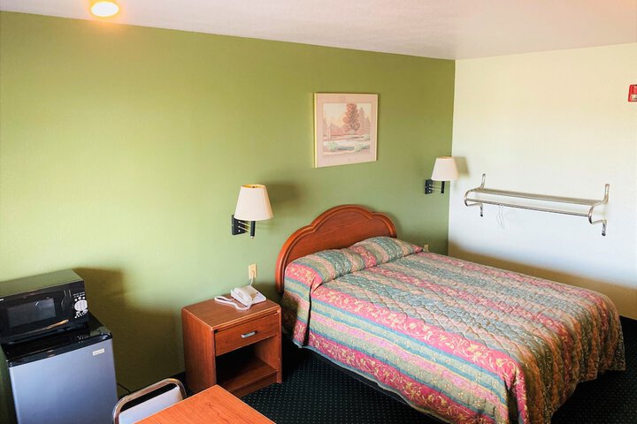 Room 16 of 19