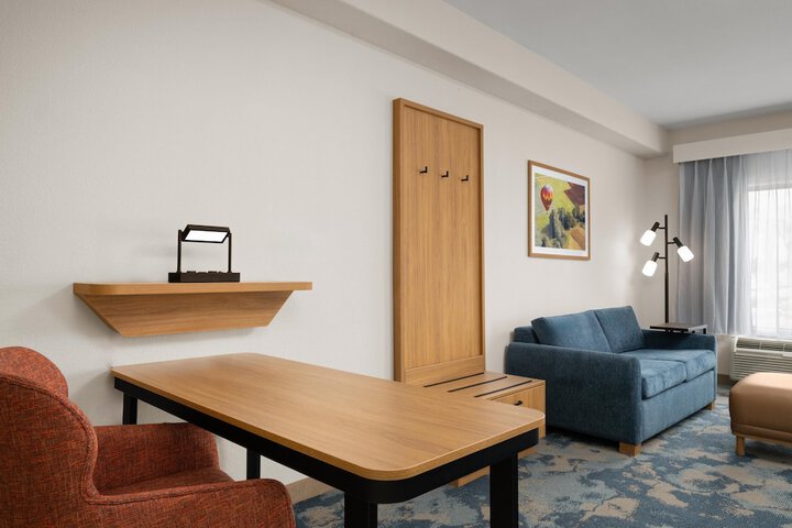 Hampton Inn & Suites Ontario