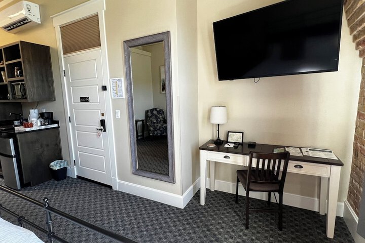 Room 25 of 33