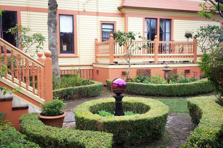 Gingerbread Mansion Inn