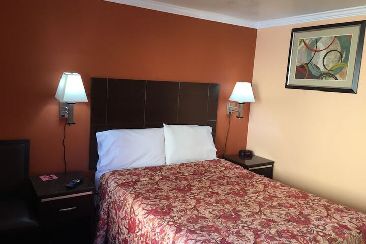 Room 16 of 44
